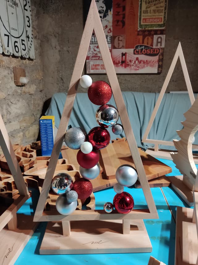 Sapin de noël design en
  hêtre (version1) — photo 4