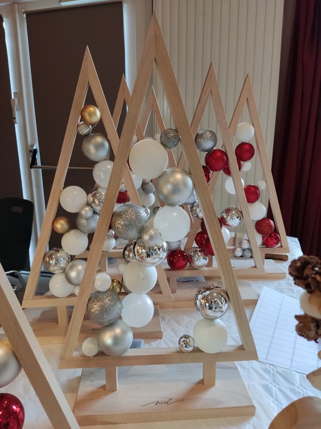 Sapin de noël design en
  hêtre (version1) — photo 8