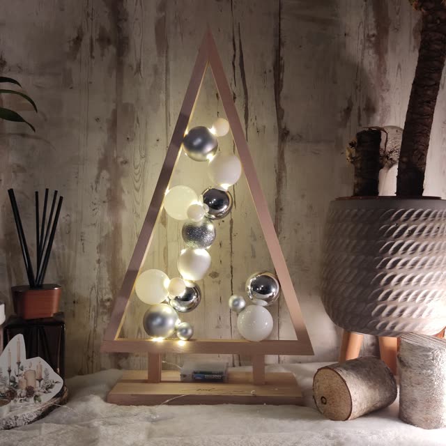 Sapin de noël design en
  hêtre (version1)