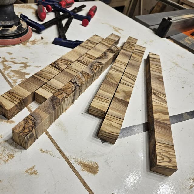 Planche en bois de bout d'oliver — photo 20