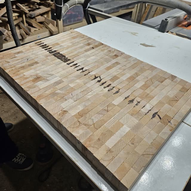 Planche Bicolor en bois de bout
  Hêtre et Chêne — photo 22