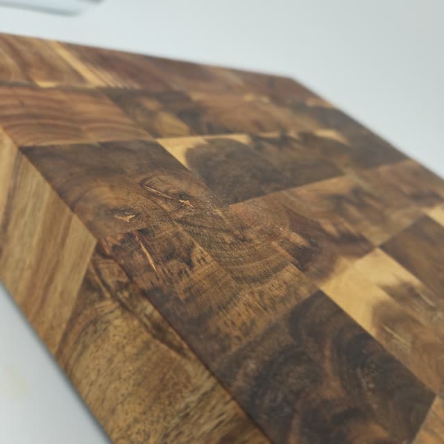 Planche en bois sombre — photo 3