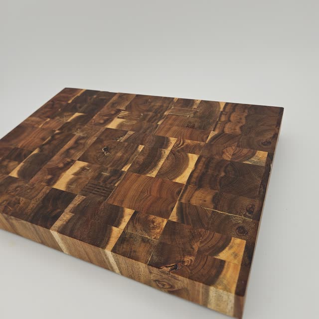 Planche en bois sombre — photo 4