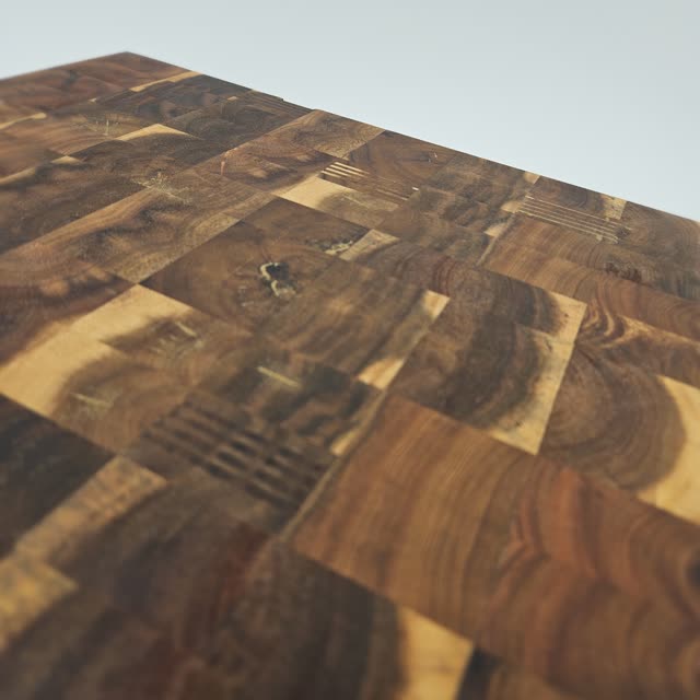 Planche en bois sombre — photo 5