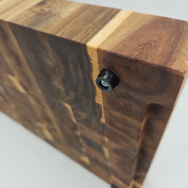 Planche en bois sombre — photo 7