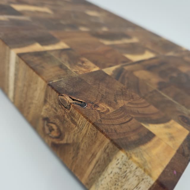 Planche en bois sombre